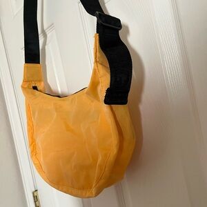 Baggu Mango Medium Crescent Bag